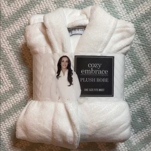 🔥 MOVING SALE Plush White Robe